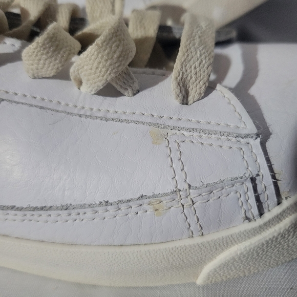 Nike Size 6 Shoes - Picture 4 of 7